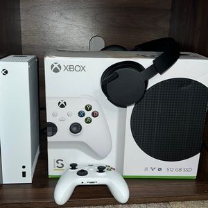 with extra controller + wireless charging stand for controller 🪫🔋& HEADSET